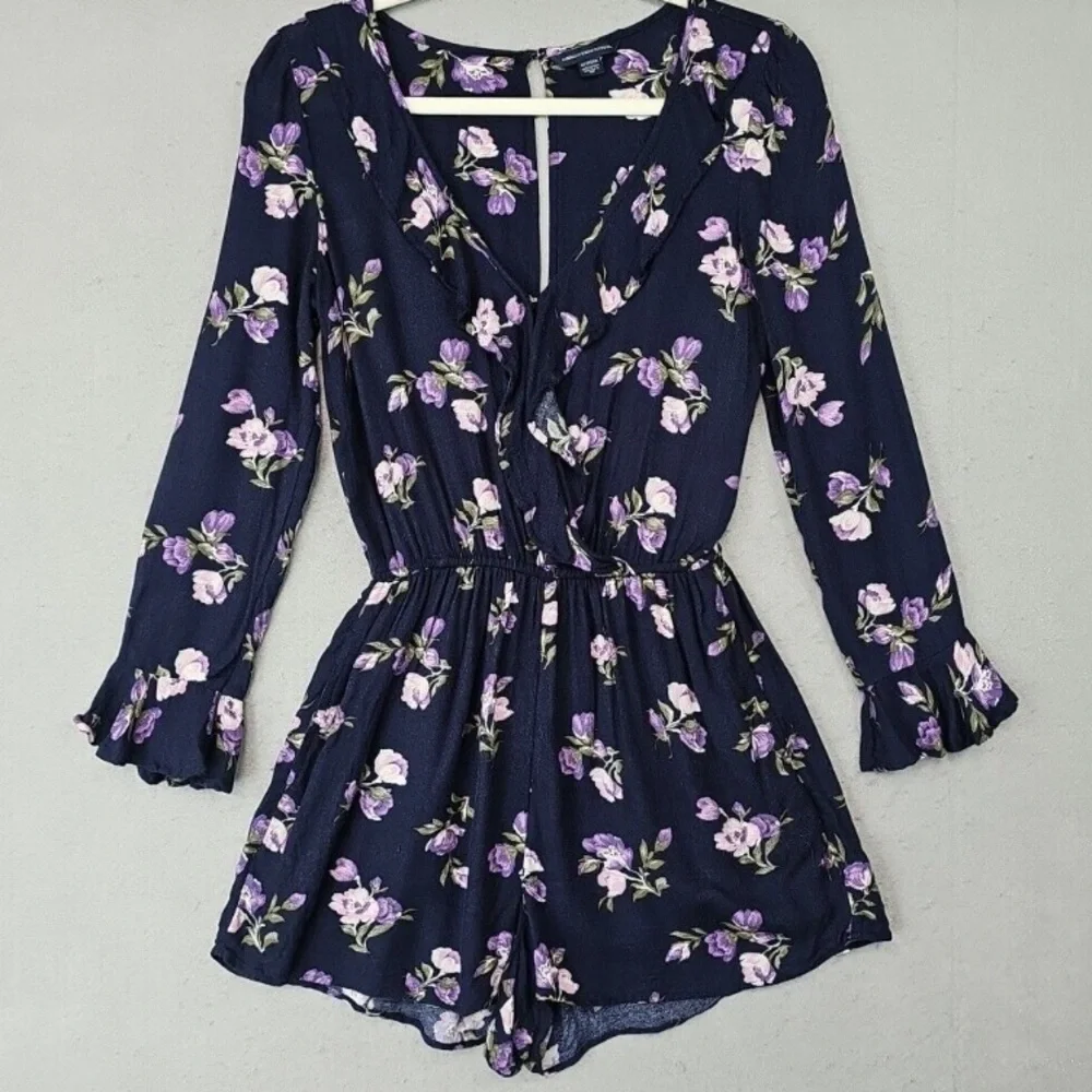 NWT American Eagle Navy Floral Shorts Romper Size Medium - Picture 3 of 11